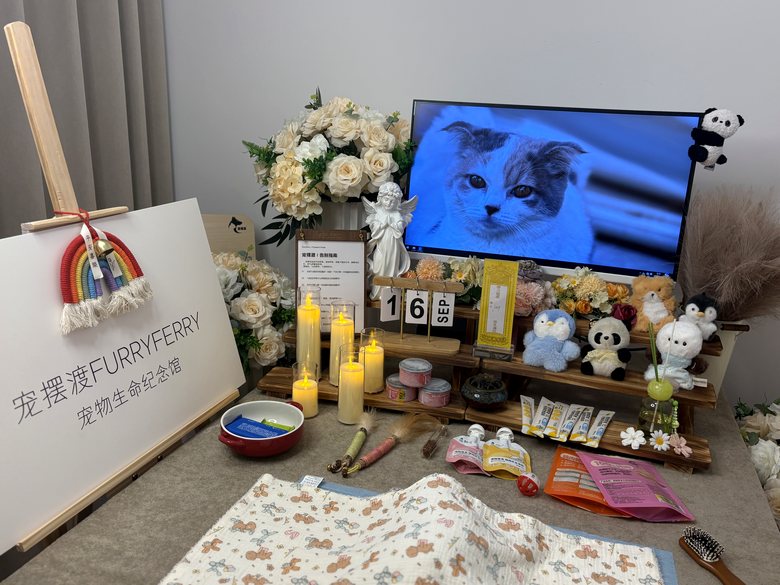 宠物骨灰罐与纪念品